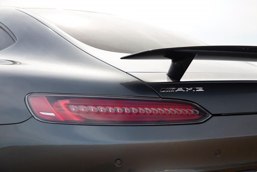 Детали интерьера Mercedes-AMG GT S Edition 1 (C190) 2015 года  (NA) (фото 2 из 24)